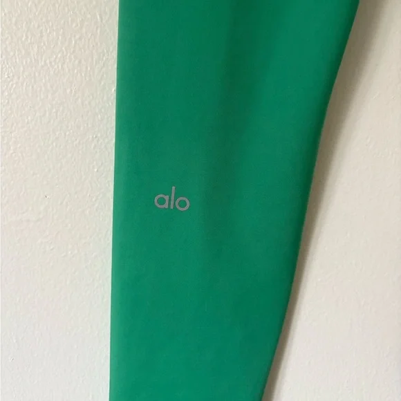 Alo Yoga 7/8 High Waist Airlift Legging in Lettuce Green Size Medium - Picture 9 of 12